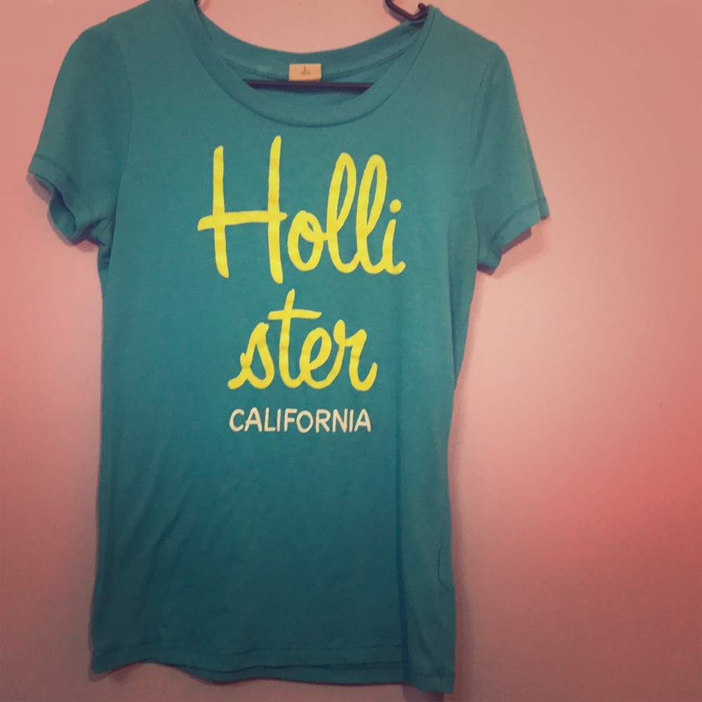 Hollister t-shirt in perfect condition.